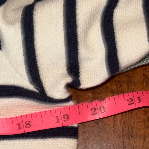 🖤🤍 J.Crew Navy & Ivory Striped Button-Front Cardigan Sweater | Medium - Picture 9 of 12